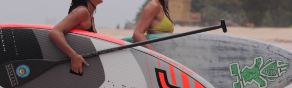 Paddle surfing Girls